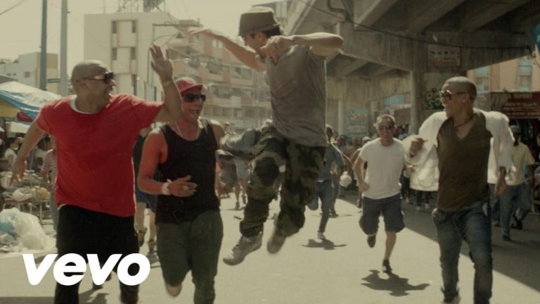 Versión en Inglés de Bailando Video oficial