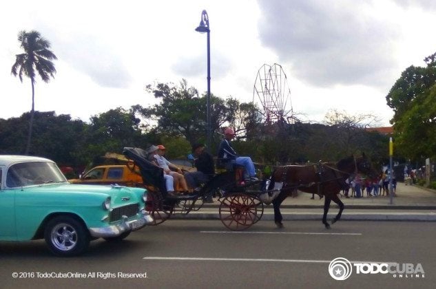 De Cocotaxis, bicitaxis, coches tirados por caballos y otros transportes en Cuba.