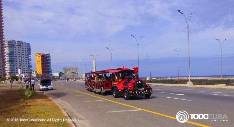 De Cocotaxis, bicitaxis, coches tirados por caballos y otros transportes en Cuba.
