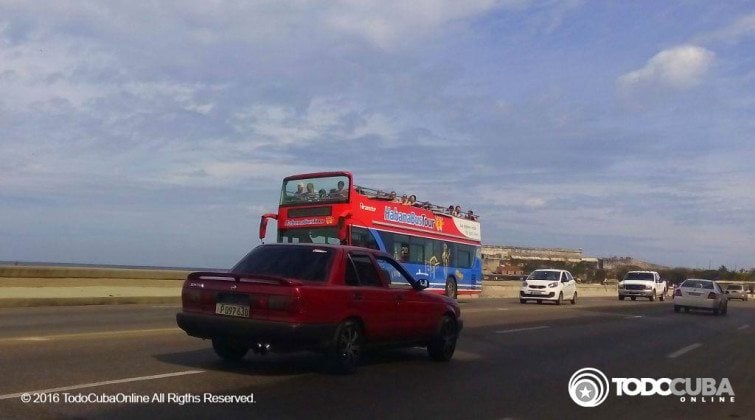 De Cocotaxis, bicitaxis, coches tirados por caballos y otros transportes en Cuba.