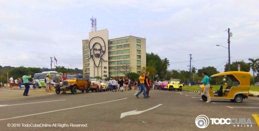 De Cocotaxis, bicitaxis, coches tirados por caballos y otros transportes en Cuba.
