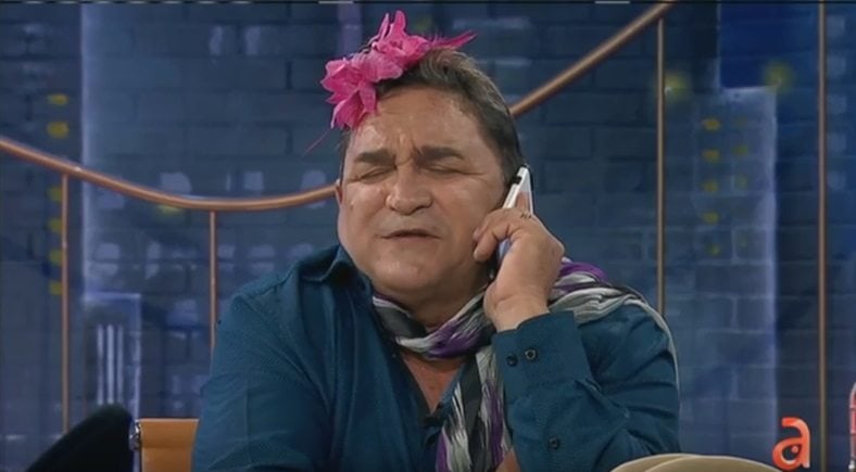 La llamada a Manaca / ¿Se quedará Antolin? / Humor cubano