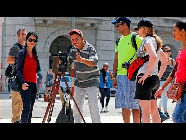 El fotógrafo del Capitolio, una tradición en La Habana