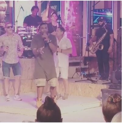 ORISHAS cantando en vivo después de su unión