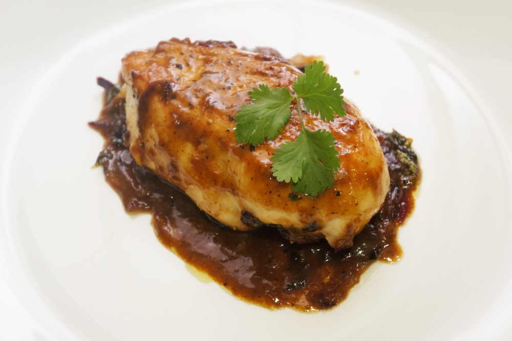 Pechugas de pollo a la cerveza y miel / Receta del día