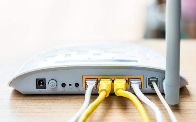 Jóvenes informáticos logran conectar Internet de ETECSA en las casas
