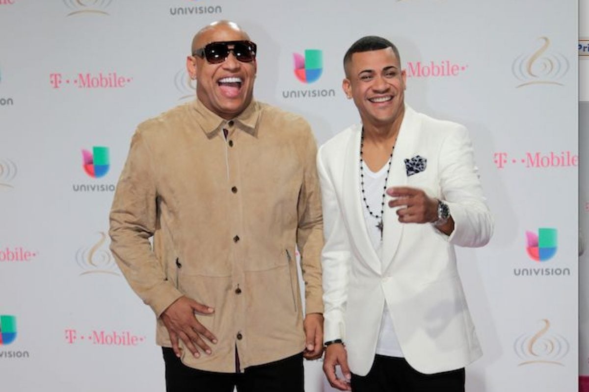 Gente de zona se roba el show en los premios lo nuestro