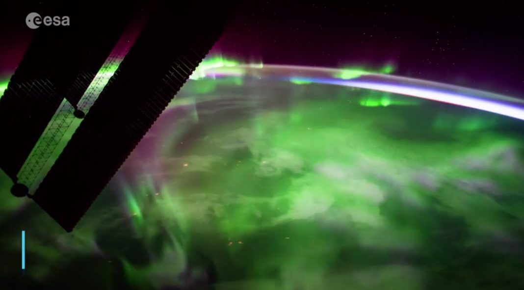 LA ESPLENDOROSA AURORA BOREAL VISTA DESDE EL ESPACIO