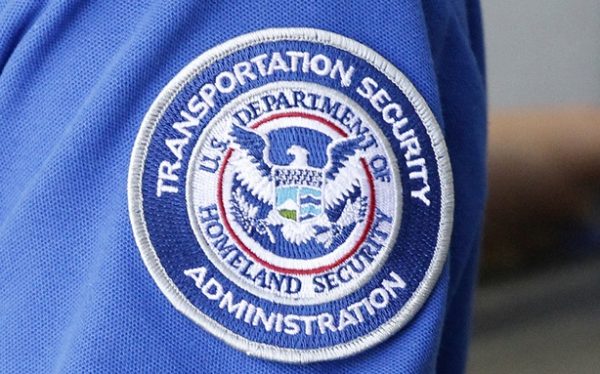 RECONOCE EL TSA DE ESTADOS UNIDOS A OFICIAL DE LA ADUANA DE CUBA