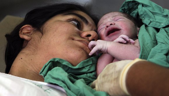 PARIR A LOS 40, LA MATERNIDAD TARDÍA EN CUBA PARIR A LOS 40, LA MATERNIDAD TARDÍA EN CUBA