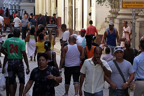 LA POBLACIÓN DE CUBA DISMINUYE, BAJA NATALIDAD Y ALTA EMIGRACIÓN Cuba