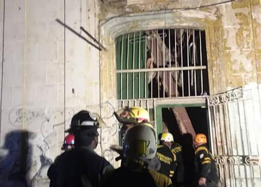 DERRUMBE DE EDIFICIO MULTIFAMILIAR EN LA HABANA VIEJA DERRUMBE DE EDIFICIO MULTIFAMILIAR EN LA HABANA VIEJA