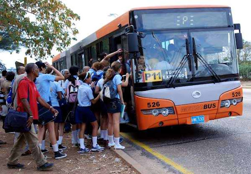 NADA DE FIESTAS, TRANSPORTACIÓN SOLO DENTRO DE LA HABANA