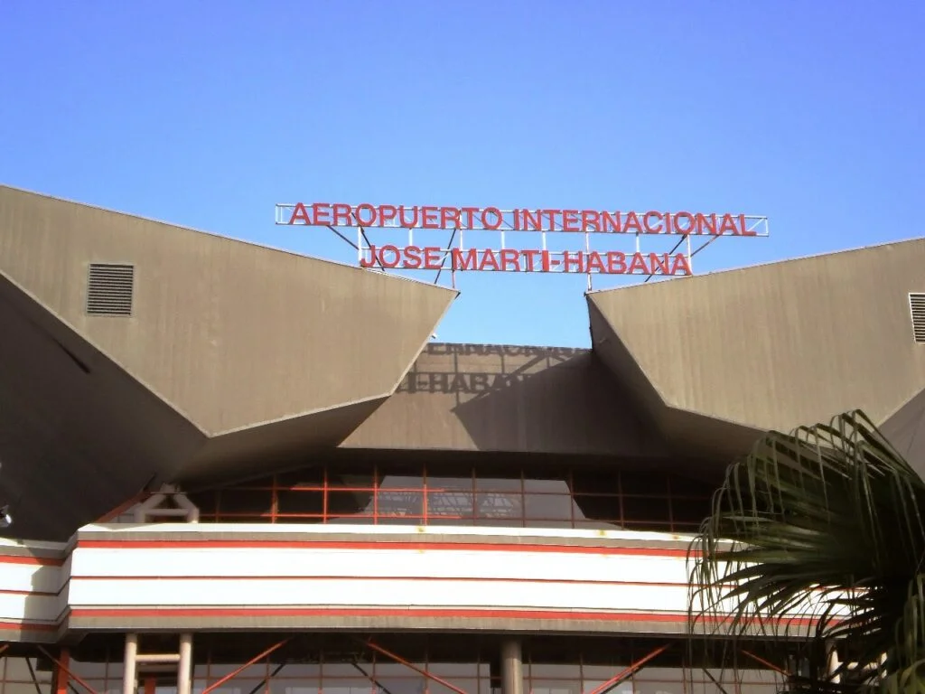 APLAZAN APERTURA DEL AEROPUERTO JOSÉ MARTÍ DE LA HABANA HASTA EL PRÓXIMO 10 DE NOVIEMBRE