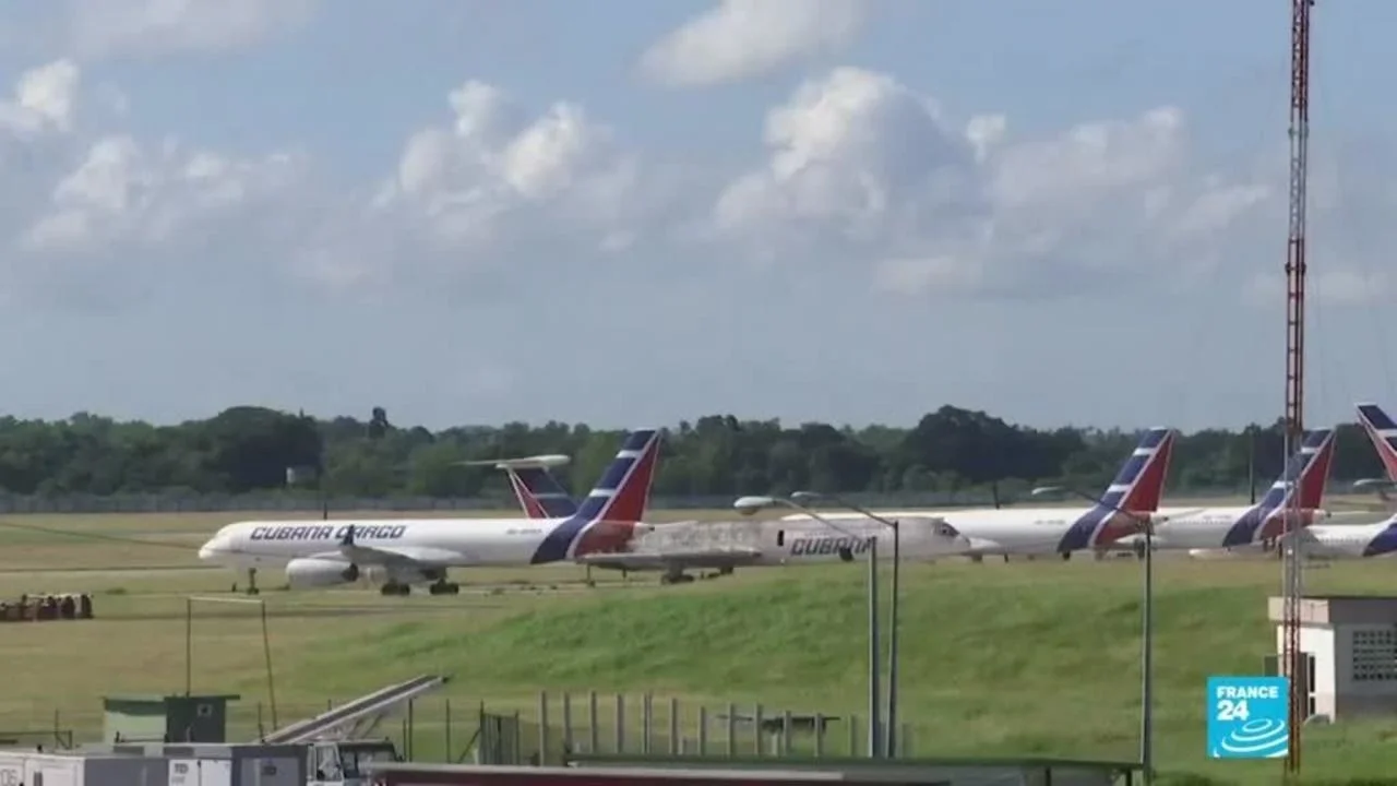 UN AVIÓN DE CUBANA DE AVIACIÓN SE ACCIDENTA CUANDO INTENTABA REALIZAR EL ATERRIZAJE UN AVIÓN DE CUBANA DE AVIACIÓN SE ACCIDENTA CUANDO INTENTABA REALIZAR EL ATERRIZAJE