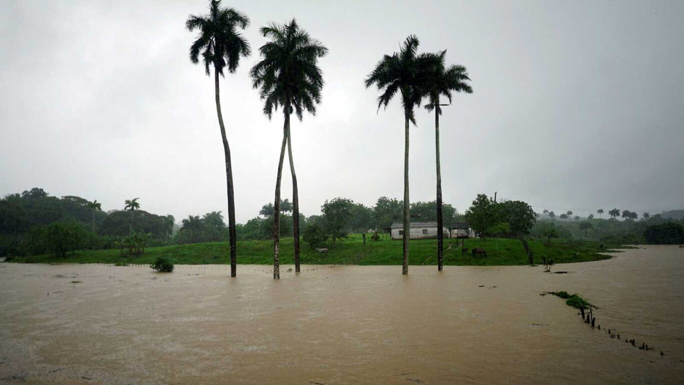LAS INTENSAS LLUVIAS EN VILLA CLARA PROVOCAN UNA COMPLEJA SITUACIÓN LAS INTENSAS LLUVIAS EN VILLA CLARA PROVOCAN UNA COMPLEJA SITUACIÓN