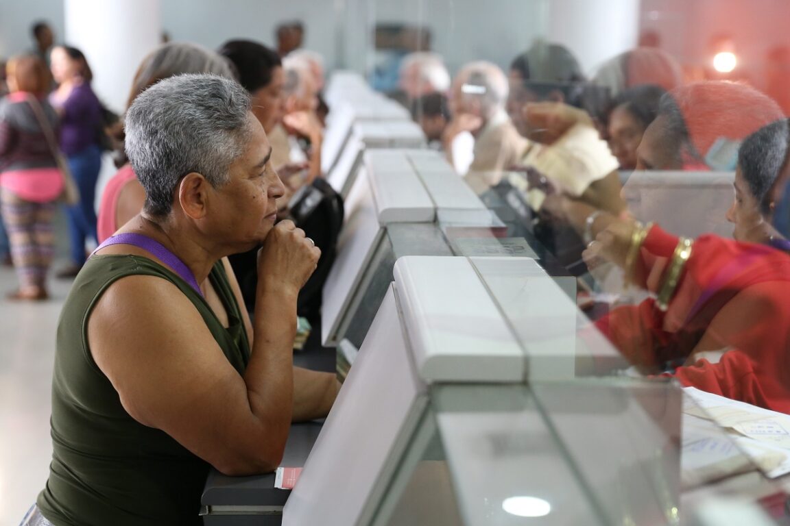 COMENZÓ EL PAGO DE LAS PENSIONES INCREMENTADAS A JUBILADOS Y BENEFICIARIOS DE LA SEGURIDAD SOCIAL