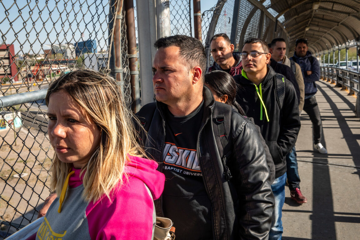 MUCHOS CUBANOS SOLICITAN ASILO EN MÉXICO MUCHOS CUBANOS SOLICITAN ASILO EN MÉXICO