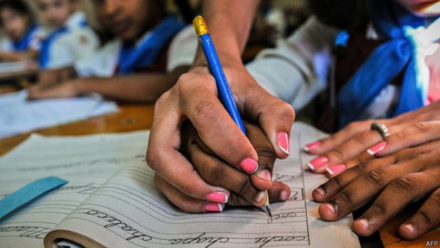 El ejercicio por cuenta propia de la enseñanza en Cuba será solo en determinadas “actividades nobles” El ejercicio por cuenta propia de la enseñanza en Cuba será solo en determinadas “actividades nobles”