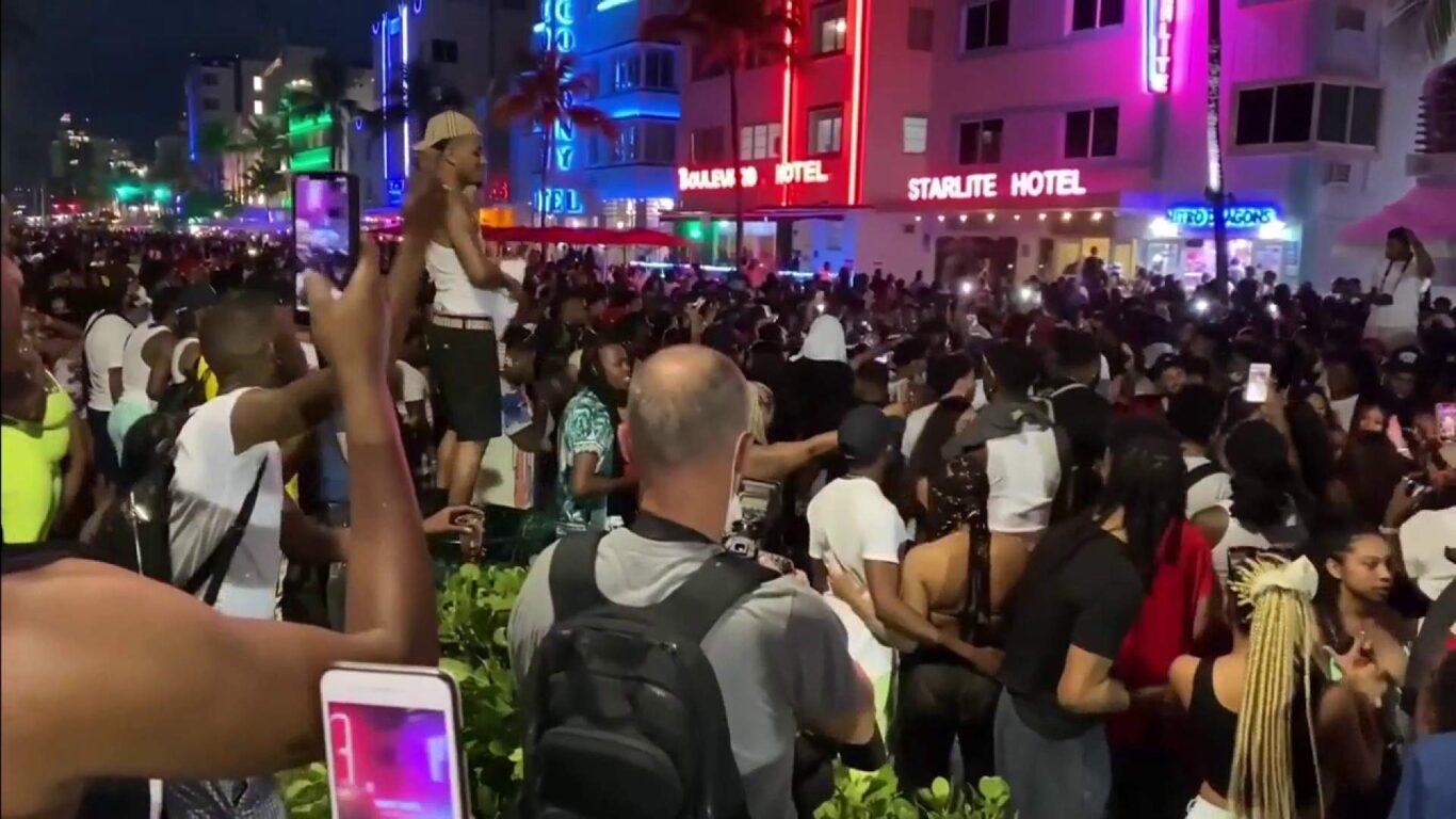 Toque de queda en Miami pues se declara en emergencia por el Spring Break