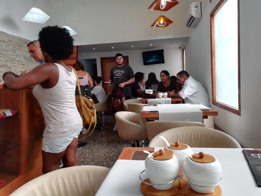 Nueva Ley en Cuba permite que cuentapropistas renten locales, cafeterías y restaurantes del Estado