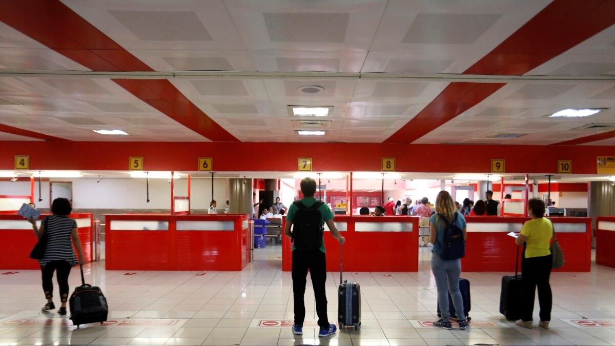 Aerolíneas American Airlines, Jet Blue y agencia turística Havanatur sobre vuelos de Estados Unidos a Cuba Aerolíneas American Airlines, Jet Blue y agencia turística Havanatur sobre vuelos de Estados Unidos a Cuba