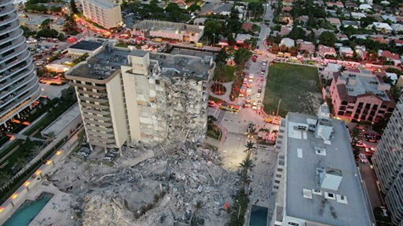 Cuatro muertos y 159 desaparecidos mientras continúan labores de rescate por derrumbe del condominio en el condado de Miami Dade