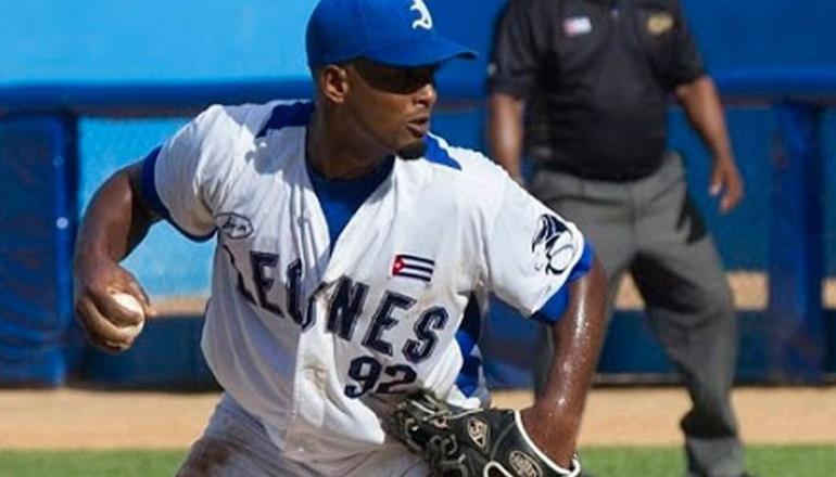 Pelotero cubano Andy Rodríguez incumple su contrato con el equipo Halcones de Softbank y se queda en Estados Unidos Pelotero cubano Andy Rodríguez incumple su contrato con el equipo Halcones de Softbank y se queda en Estados Unidos