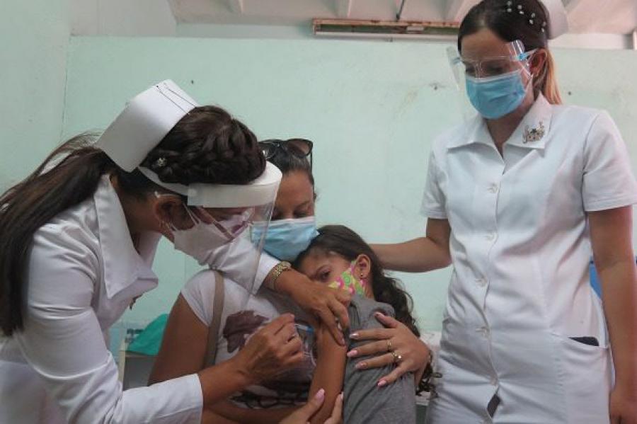 Cuba, primer país del mundo en realizar una campaña de vacunación masiva en población pediátrica Cuba, primer país del mundo en realizar una campaña de vacunación masiva en población pediátrica