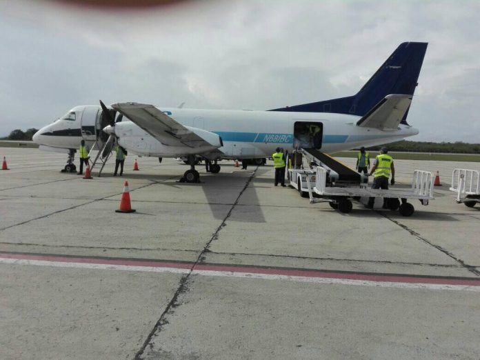 Aterriza primer vuelo con carga humanitaria desde Miami a Santiago de Cuba