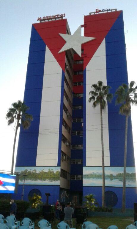Matanzas inaugura mural con "la mayor bandera cubana en el mundo" Matanzas inaugura mural con «la mayor bandera cubana en el mundo»