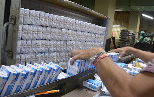 Roturas imprevistas, falta de insumos y efectos de la COVID-19, causas de deficiente producción de cigarros en Cuba