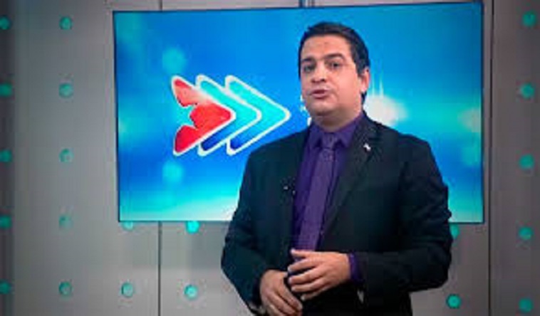 ¡No contaba con que le pasara algo así! Policía detiene a Humberto López cuando transmitía en vivo