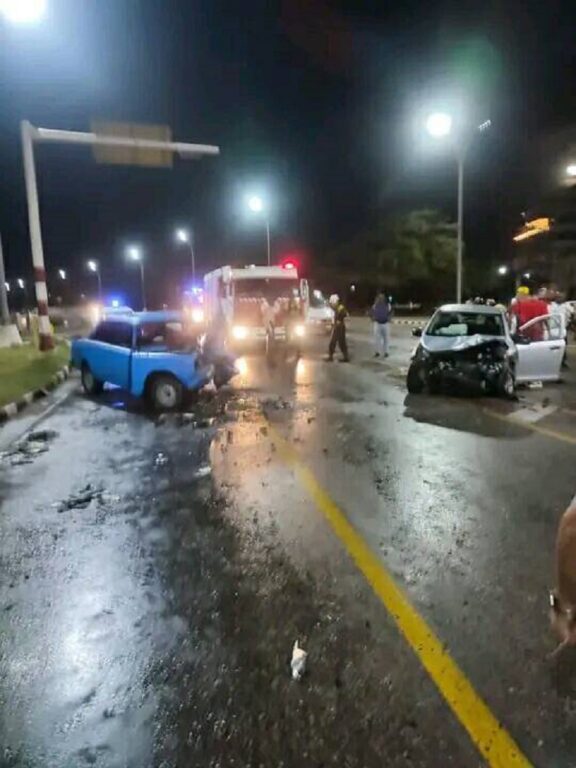 Accidente de tránsito en Malecón de La Habana deja al menos dos fallecidos Accidente de tránsito en Malecón de La Habana deja al menos dos fallecidos