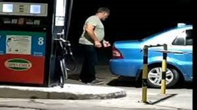 René González no sufre la crisis de combustible, momento en que el espía cubano acapara gasolina René González no sufre la crisis de combustible, momento en que el espía cubano acapara gasolina